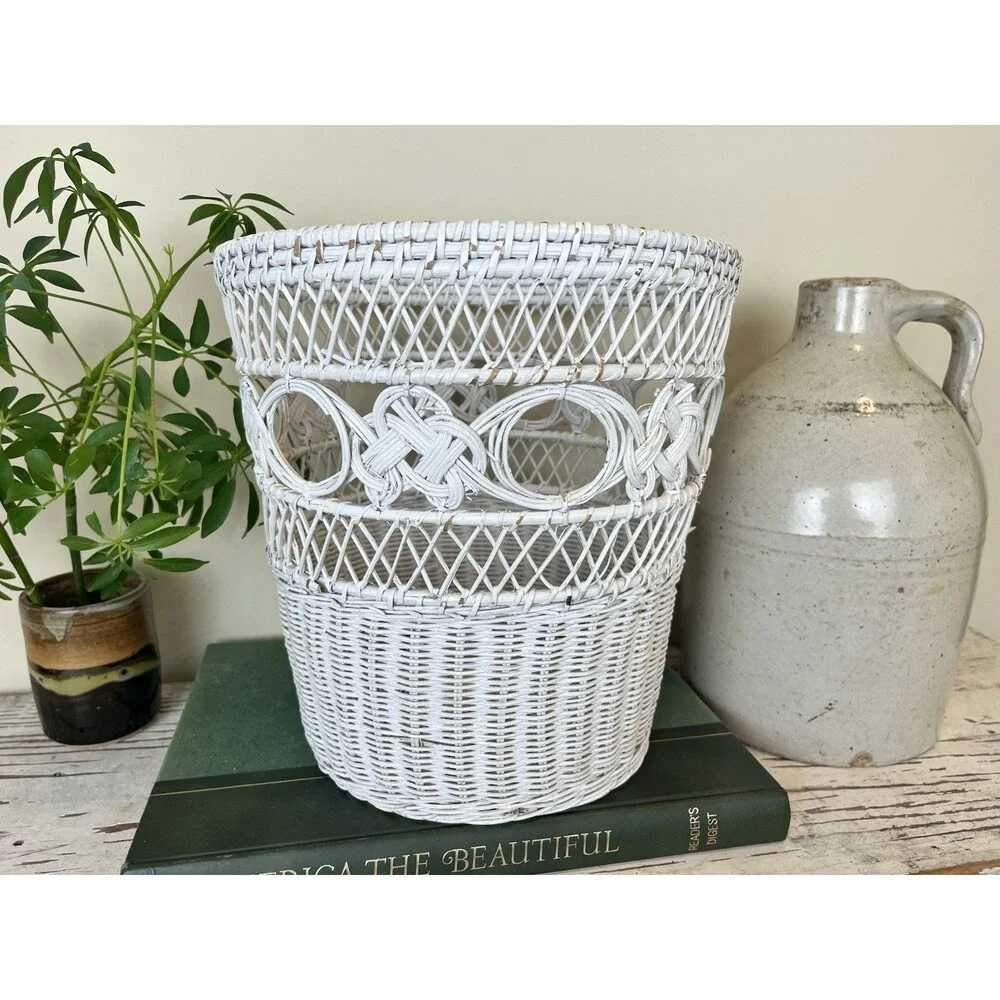 Vintage White Chippy Shabby Chic Woven White Wicker Basket / Boho / Country 10.5